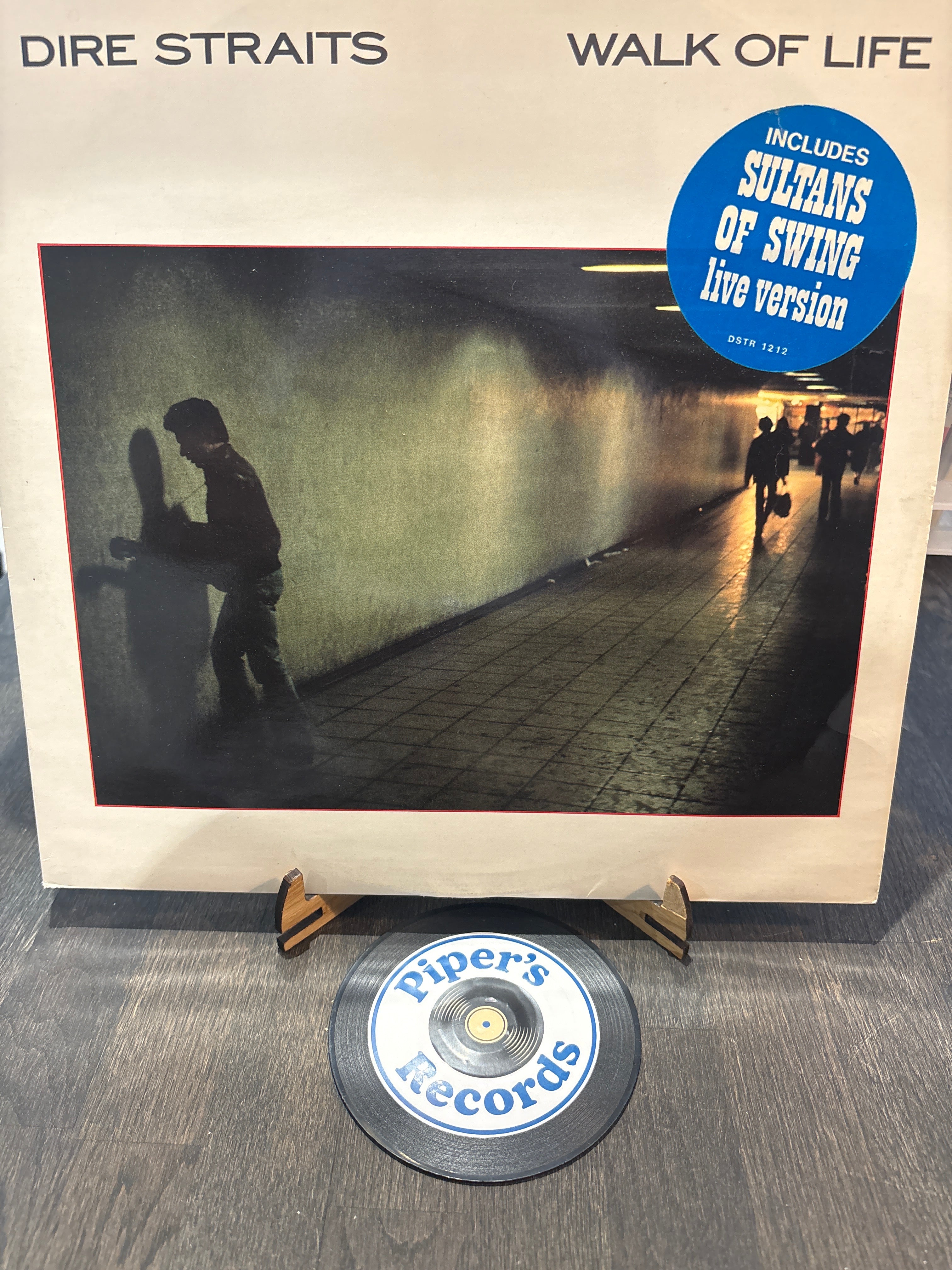 Dire Straits – Walk Of Life (1985)